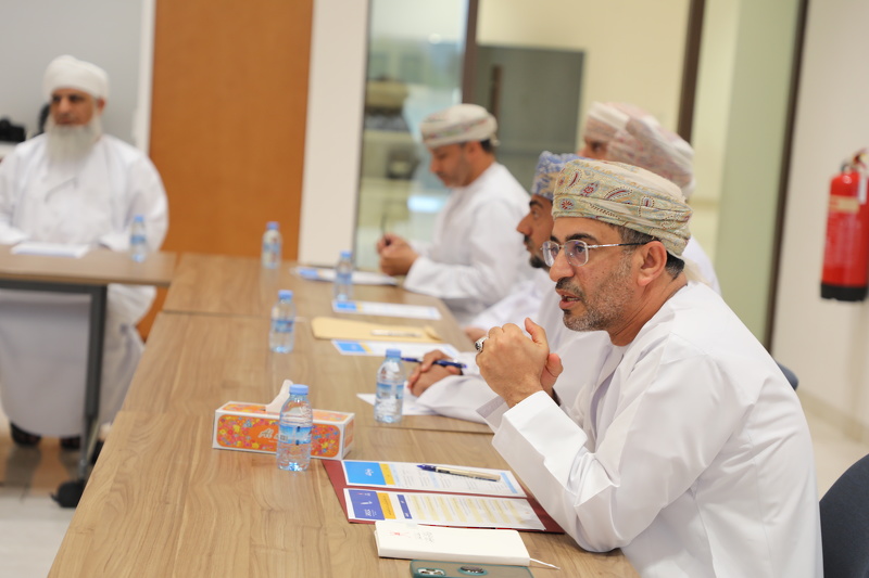عبدالله أمبوسعيدي يناقش المديرين العاميين المساعدين للتعليم الخطط التطويرية للتعليم 