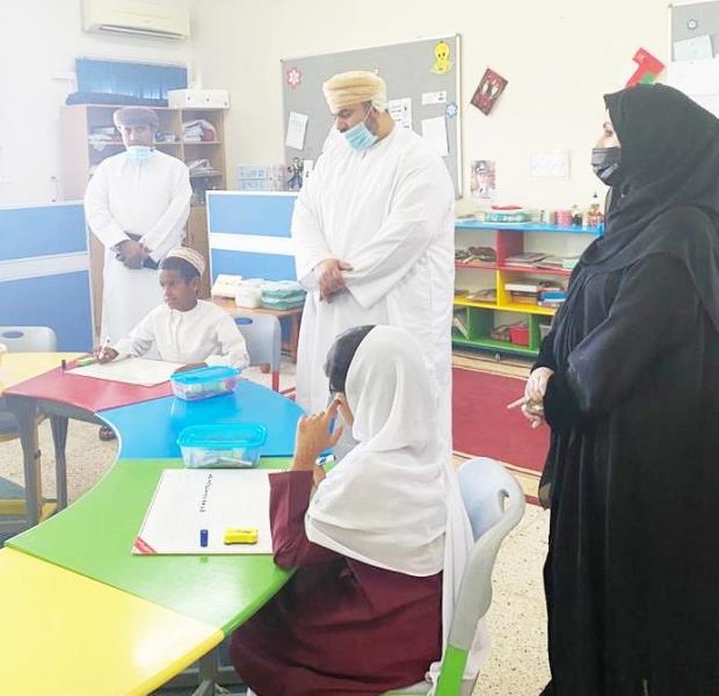 مدير عام تعليمية ظفار يزور مدرسة عدونب