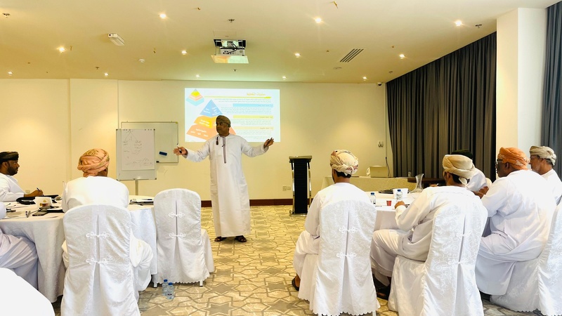انطلاق البرنامج التدريبي التنمية المهنية للموظفين بتعليمية ظفار