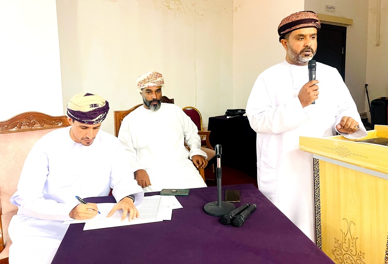 تعليمية ظفار تجتمع برؤساء مراكز دبلوم التعليم العام