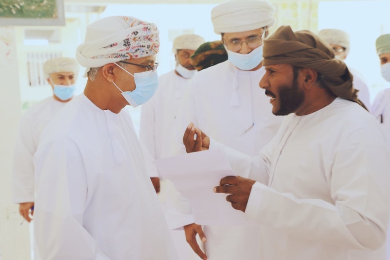 وكيل  وزارة التربية والتعليم للشؤون الإدارية والمالية يزور عدد من مدارس محافظة ظفار
