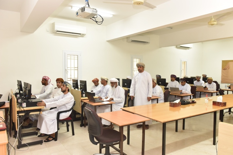 اختتام البرنامج التدريبي مهارات متقدمة في برنامج الجداول الحسابية (الاكسل) بتعليمية محافظة الظاهرة 