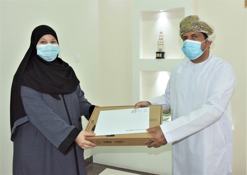 تعليمية الداخلية تكرم المعلمين المشاركين في الملتقى الافتراضي الأول 