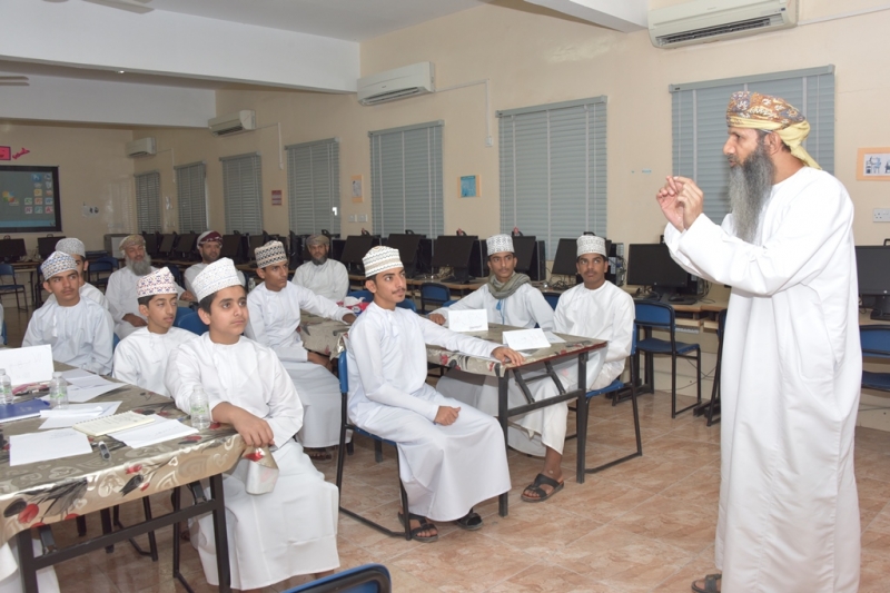 {تعليمية الداخلية تدرب طلابها على برنامج ريادة الاعمال «جاهز»