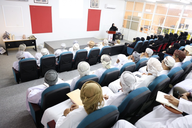 معا ننجز العمل ونحقق الرؤى  اللقاء التربوي بالمشرفين الأوائل والمشرفين التربويين بتعليمية البريمي