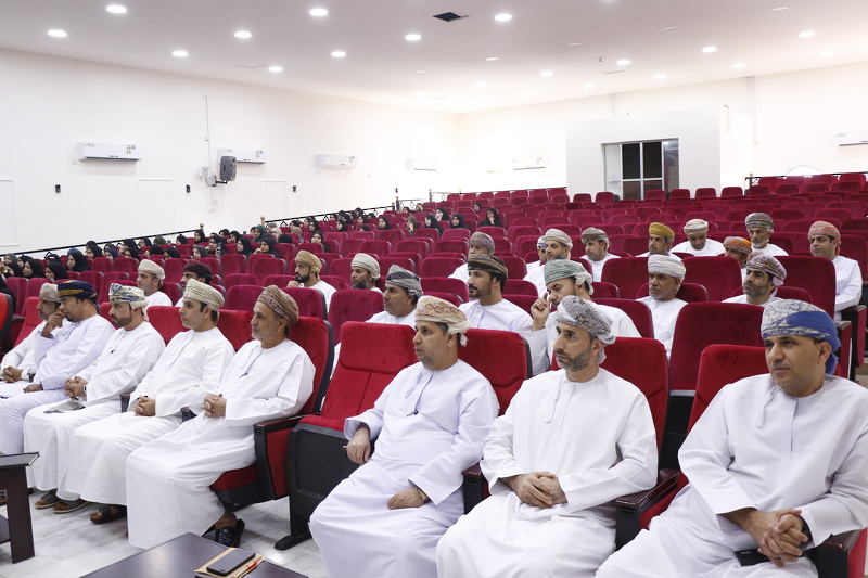 لتعريف بجائزة الإبداع الأدبي للجمعية العمانية للكتاب والأدباء بتعليمية جنوب الباطنة