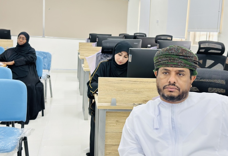 تعليمية ظفار تستقبل الفريق التدريبي لبرنامج الرصد التربوي الإلكتروني