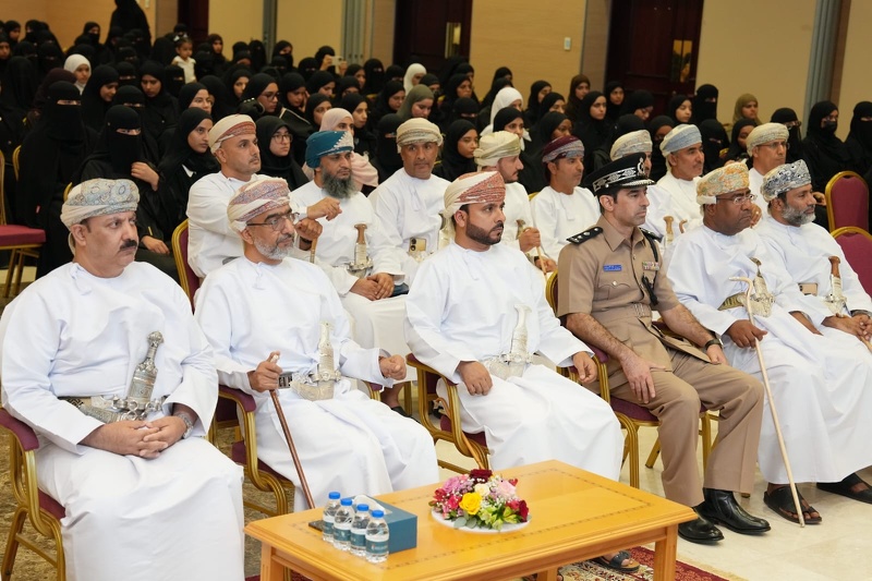 مجلس أولياء الأمور بولاية الكامل والوافي يحتفل بتكريم أوائل طلبة دبلوم التعليم العام على مستوى ...