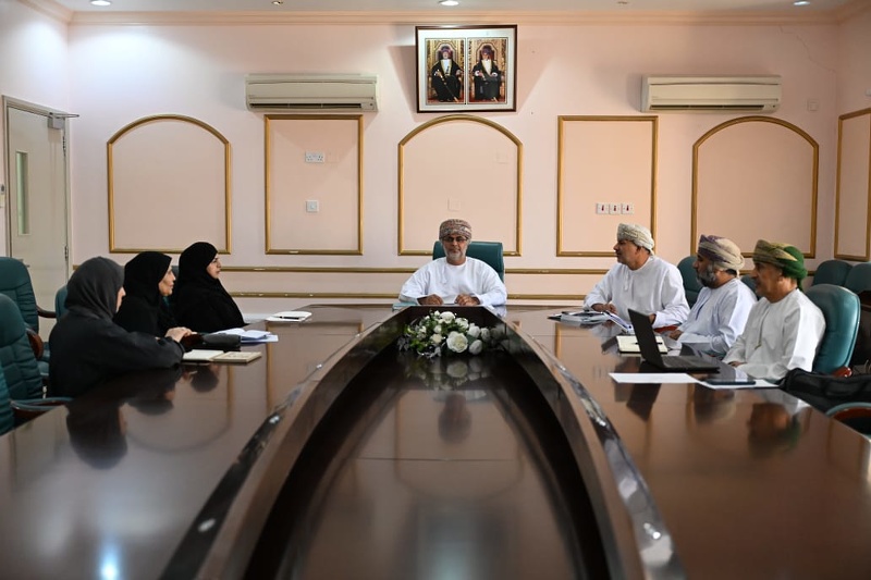 مناقشة مستجدات جائزة أوميفكو للإبداع المدرسي بتعليمية محافظة الظاهرة 