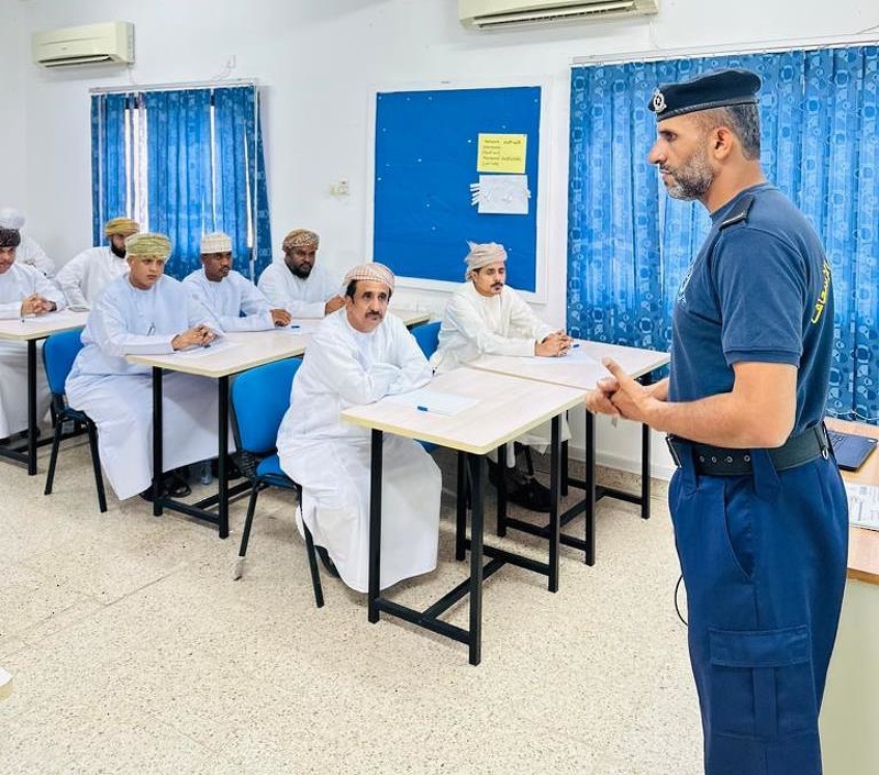 تنفيذ البرنامج التدريبي أمن وسلامة المباني بتعليمية ظفار