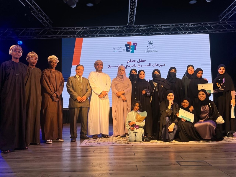 تعليمية ظفار تحصد عدة جوائز في مسابقة مهرجان المسرح المدرسي التاسع