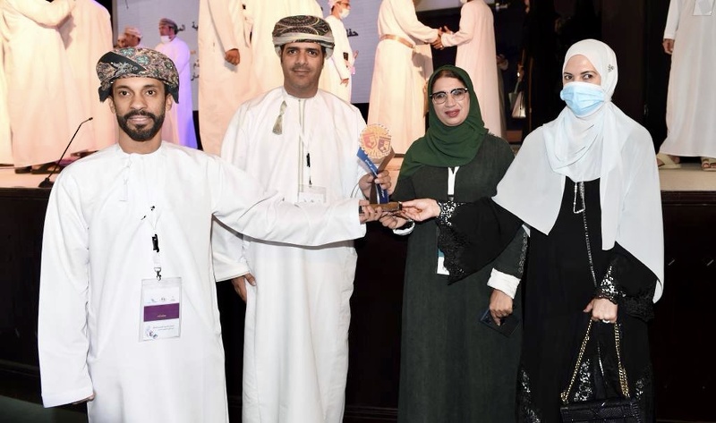 تعليمية ظفار تحصل على المركز الأول في مسابقة أفضل تغطية إعلامية لمهرجان المسرح المدرسي السابع