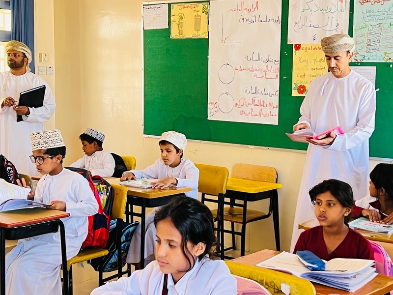 مدير عام تعليمية ظفار يزور  عدد مدارس ولاية المزيونة     