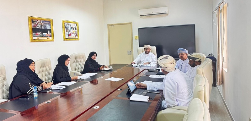 مناقشة مسودة الابتكار المرجعي لتطبيق التعليم عن بعد بتعليمية ظفار 