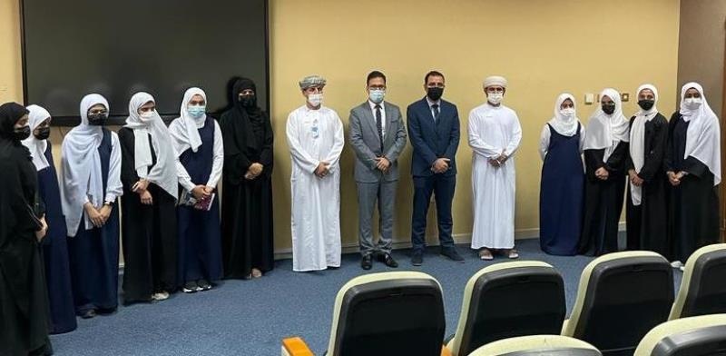 آمنة بنت الامام جابر تتأهل للتنافس في بطولة المناظرات المحلية على مستوى سلطنة عمان