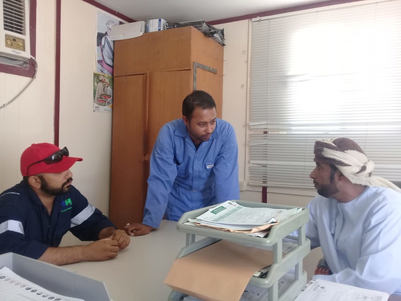 تعليمية الوسطى تستعرض ألية تنفيذ مشروع محو الأمية للأميين العمانيين بمؤسسات القطاع الخاص