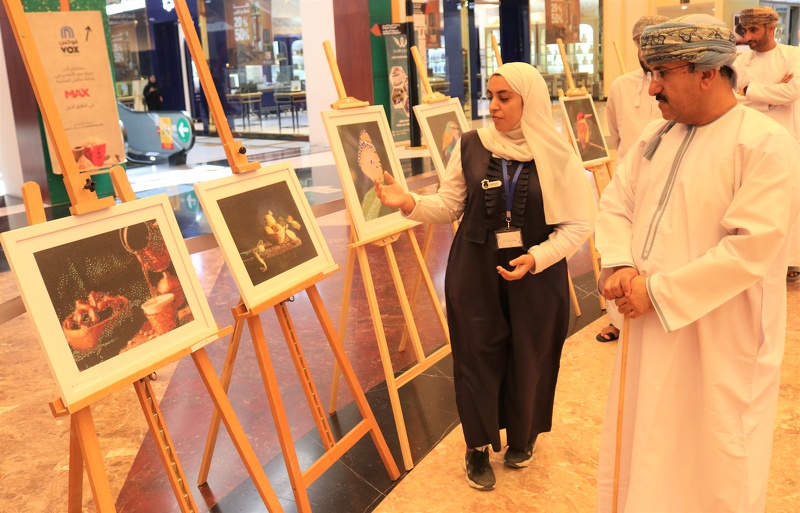 معرض فني ( زوايا ) لطالبات مدرسة أم الفضل بنزوى 