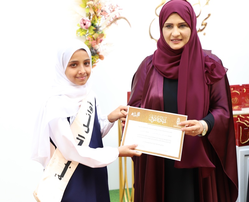 الاحتفال بتكريم الطالبات المجيدات بمدرسة مدينة الحق للتعليم الأساسي (١-١٢)