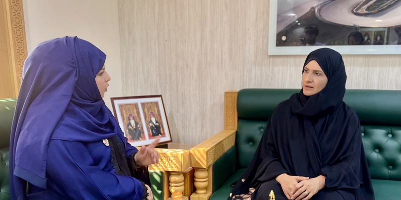 المكلفة بأعمال مدير عام تعليمية ظفار تلتقي برئيسة مركز سهل نحيز لمحو الأمية وتعليم الكبار