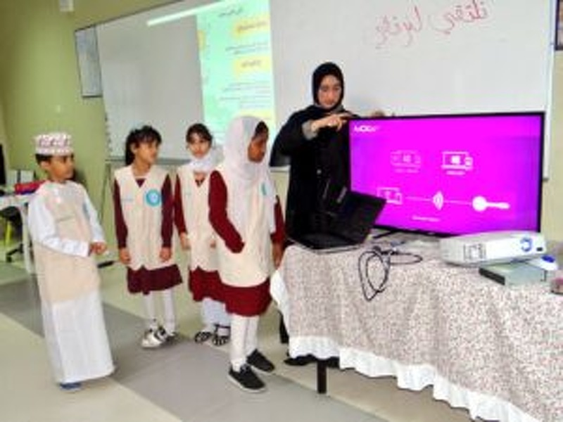 ختام الملتقى التقني الأول لفنيي وفنيات الدعم المدرسي لمدارس ولاية السويق
