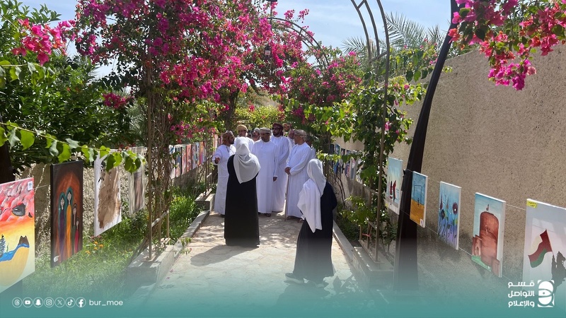 المعرض الفني الأول 