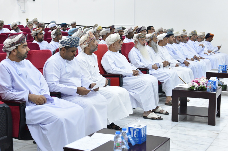 تعليمية جنوب الباطنة تحتفل باليوم العالمي للغة العربية