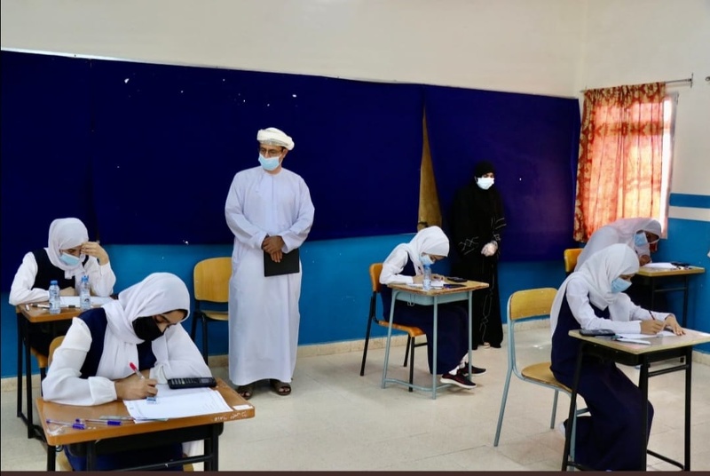 الدكتور ناصر بن سالم الغنبوصي المدير العام يتفقد سير امتحانات   دبلوم التعليم العام (٢٠٢٠-٢٠٢١م ) ...