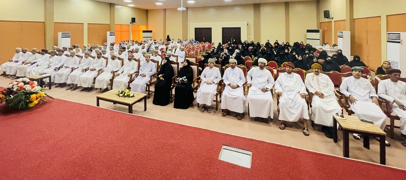 تنظيم اللقاء التعريفي الخاص بنظام تقويم أداء المدارس بتعليمية ظفار