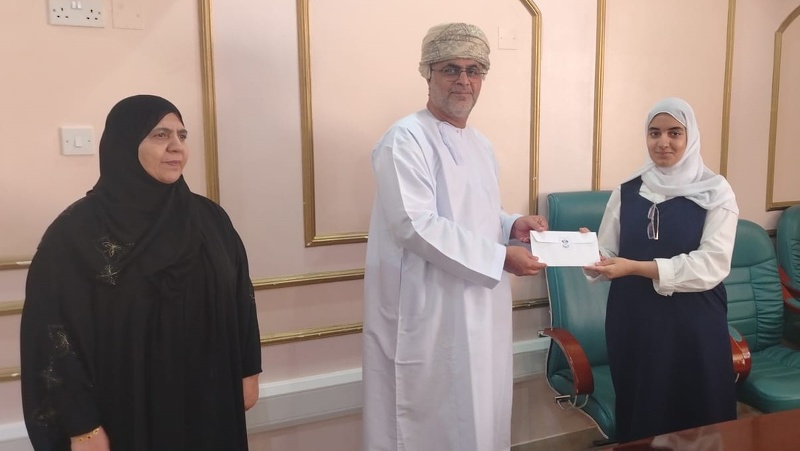 تعليمية محافظة الظاهرة تكرم فريق كوانتا تيم الفائز في مسابقة تحدي علوم المستقبل بدولة الإمارات