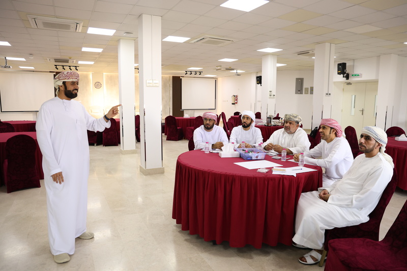 برنامج أكاديمية ماليات لمعلمي المهارات الحياتية بتعليمية البريمي
