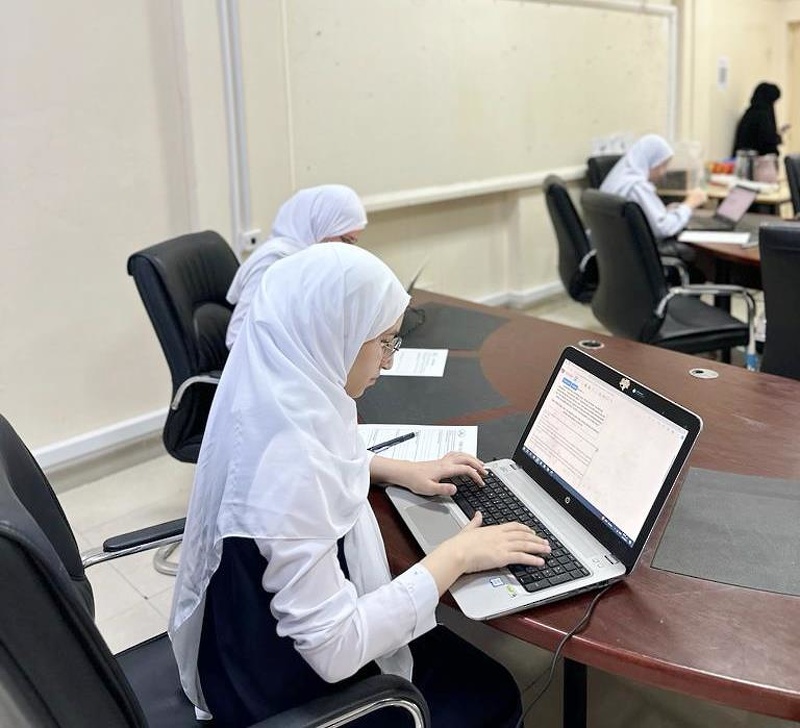 تنفيذ الدور النصف النهائي من مسابقة الكتابة الإلكترونية باللغة الإنجليزية لطلبة الصف الحادي ...
