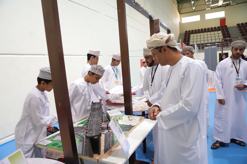 تعليمية جنوب الباطنة  تتوج الفائزين بجائزة جنوب الباطنة للابتكار2024