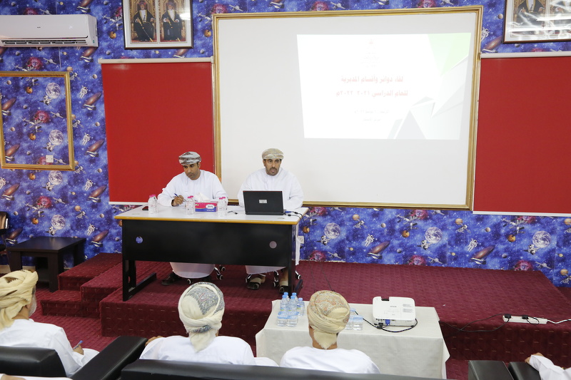 تعليمية البريمي تعقد لقاءا لمناقشة التجهيزات للعام الدراسي الجديد 2022/ 2023م