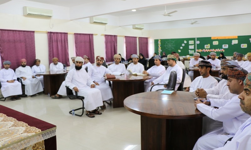 تعليمية جنوب الباطنة تؤكد على ضرورة الالتزام بالضوابط والتعليمات في تأدية الامتحانات
