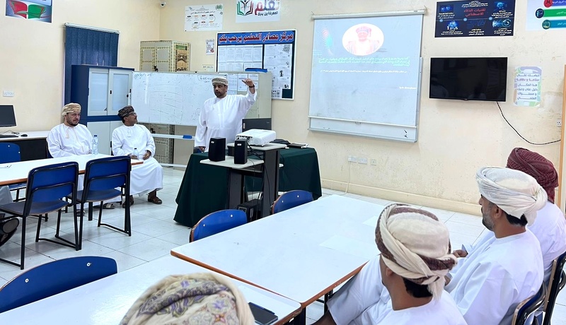 ورشة تدريبية بتعليمية ظفار حول الذكاء الاصطناعي والعملية الإرشادية