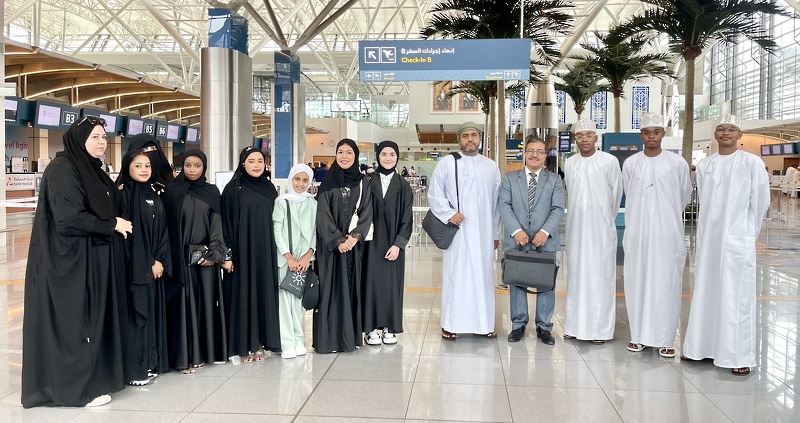 فريق تعليمية ظفار المسرحي يغادر إلى العاصمة مسقط للمشاركة في مهرجان المسرح المدرسي التاسع