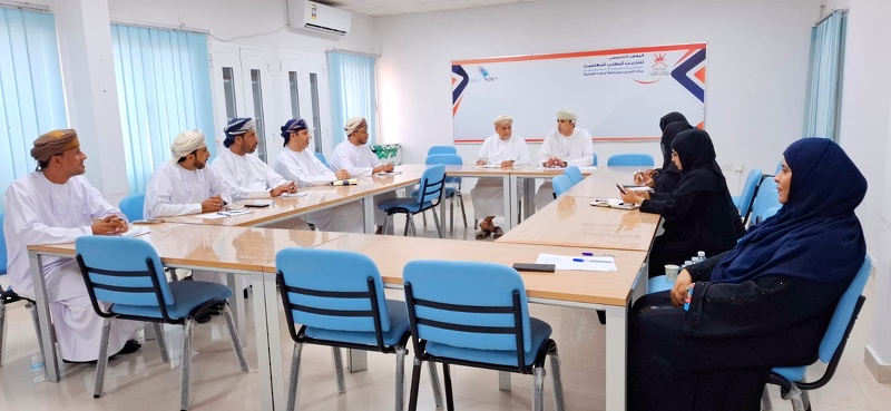 اجتماع قسم إشراف الإدارة المدرسية يناقش المنجزات والتحديات ويحدد خطة تدريب لمساعدي المدراء المنتدبين