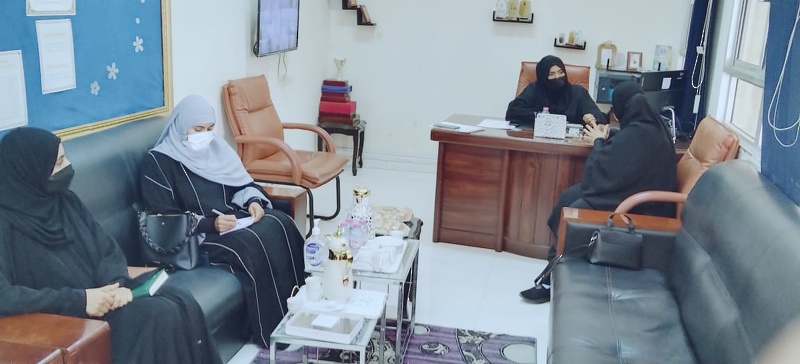 فريق من المعهد التخصصي للتدريب المهني للمعلمين يزور مدارس تعليمية ظفار