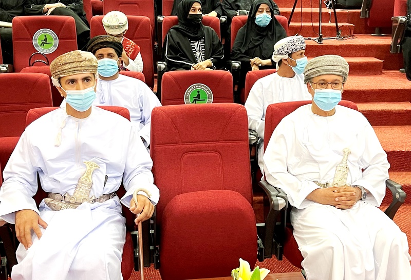 ختام مسابقة براعم الأدب بجامعة ظفار لطلبة المدارس