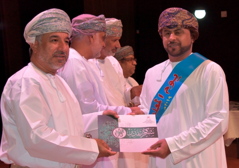 تعليمية الداخلية تكرم 152 من الهيئات التدريسية والكوادر الإدارية بمناسبة يوم المعلم