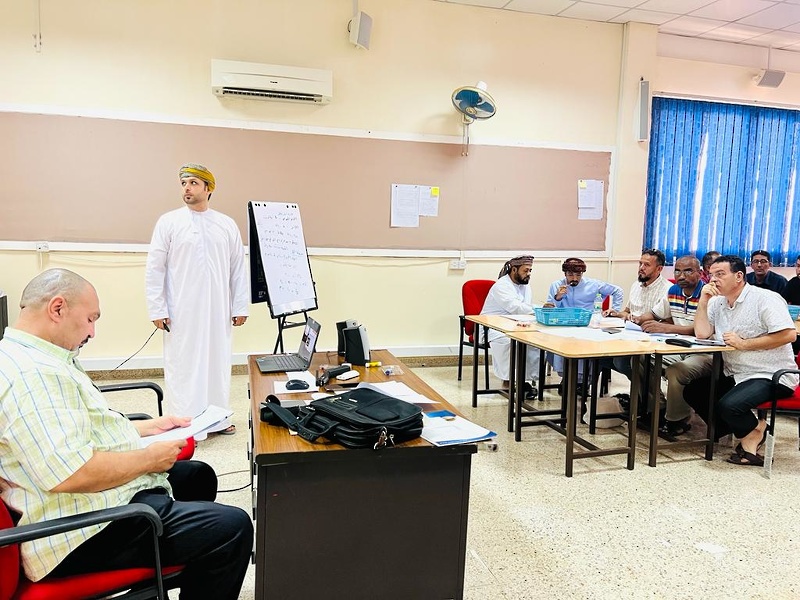 تعليمية ظفار تنفذ البرنامج التدريبي مهارات التفكير العليا لمادة الرياضيات
