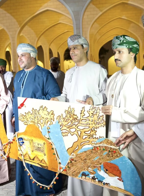 مشاركة طلبة مدارس تعليمية ظفار في مسابقة الفنون التشكيلية ضمن فعاليات موسم اللبان