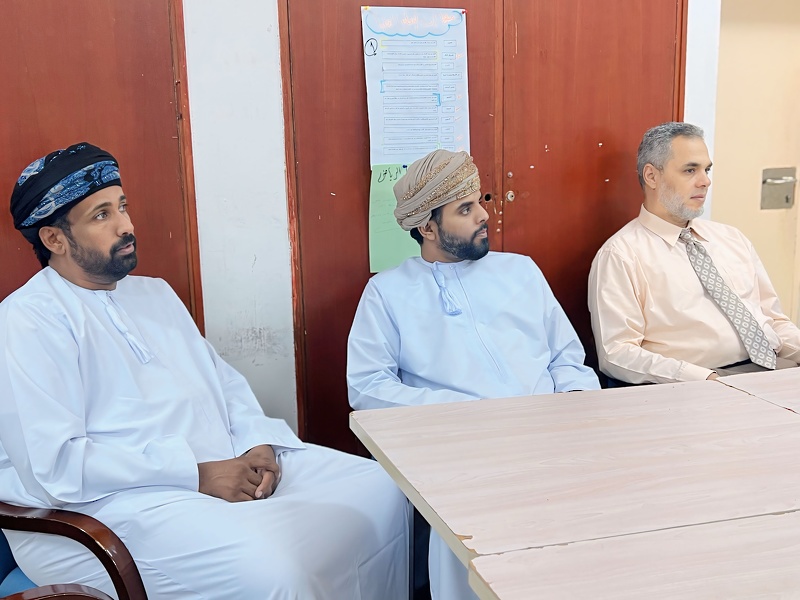 حلقة نقاشية حول أولويات التطوير في الخطة الإجرائية لإشراف مادة الدراسات الاجتماعية بتعليمية ظفار