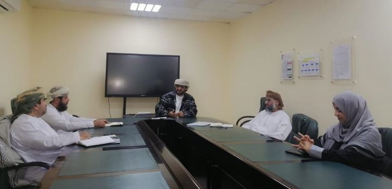 إجتماع فريق متابعة وتقييم مجالس أولياء الأمور بتعليمية مسندم