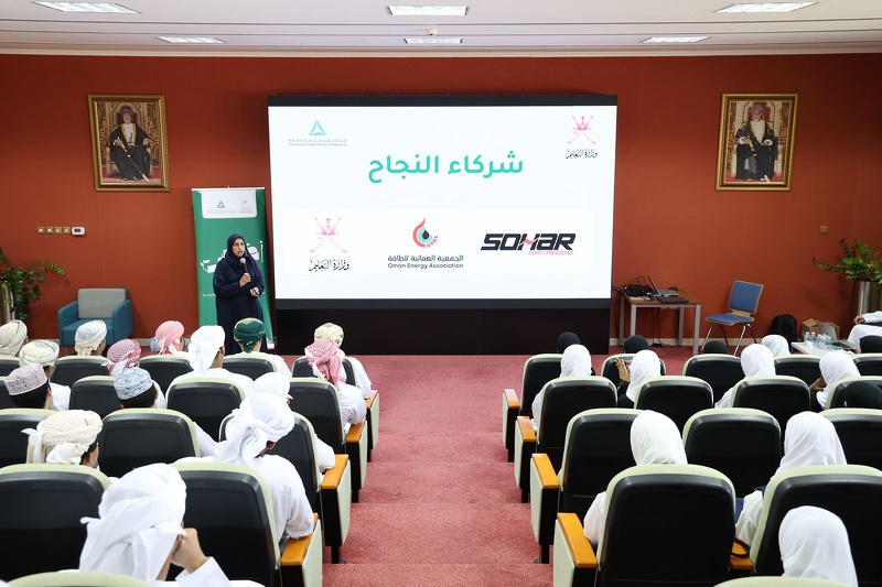 تعليمية البريمي تستضيف حملة الاقتصاد الأخضر، من أجل جيل واعٍ بتوجهاته المهنية
