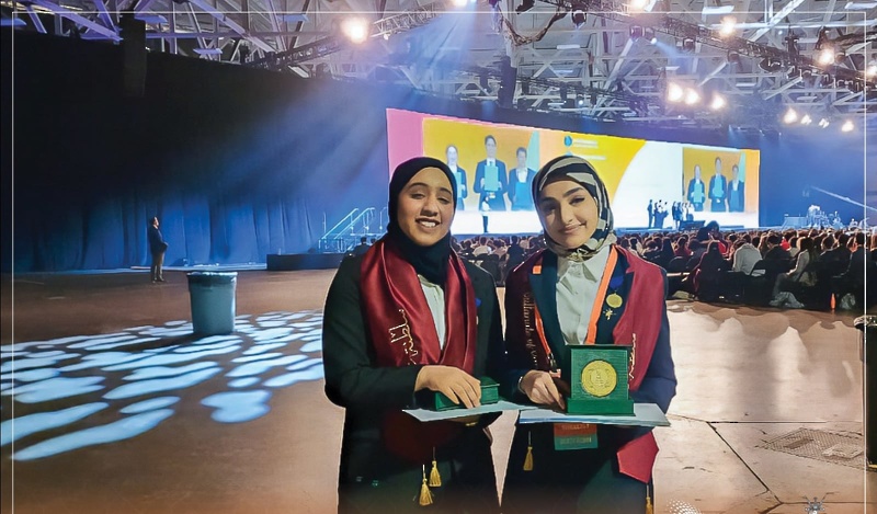 جائزتان عالميتات تحققهما طالبات مدرسة الأمل  في تصنيع مضاد حيوي لجرثومة المعدة بتعليمة جنوب الباطنة