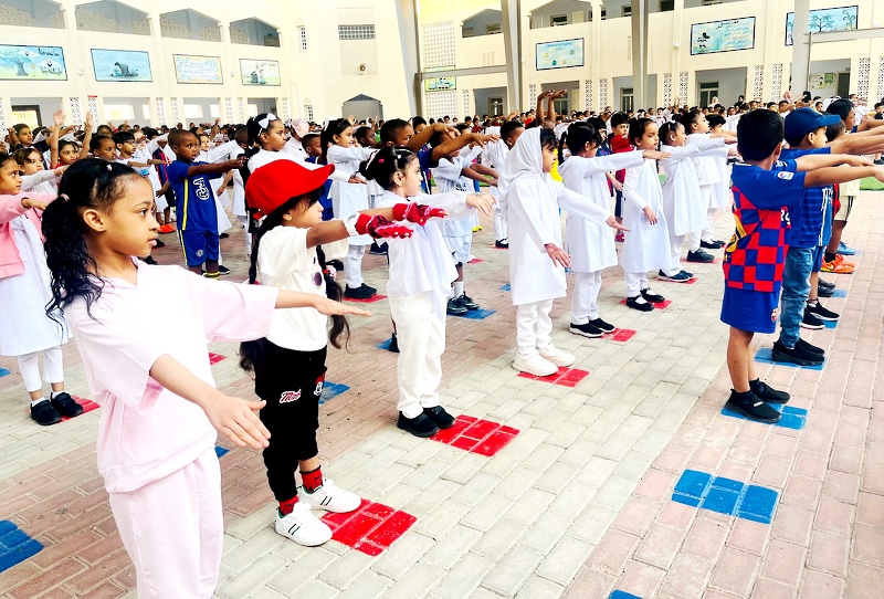 تنفيذ اليوم الرياضي الموحد لطلبة مدارس تعليمية ظفار