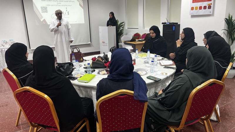 تبادل الخبرات وتجديد المعارف بين الأخصائيات الاجتماعيات بملتقى خطى المشترك بين محافظتي البريمي ...