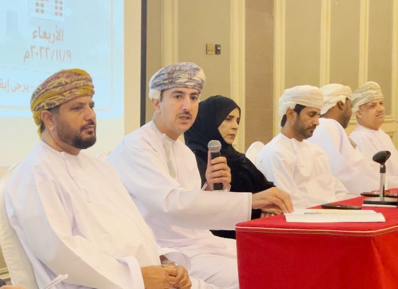 تعليمية ظفار تناقش مستجدات العملية التعليمية مع إدارات المدارس