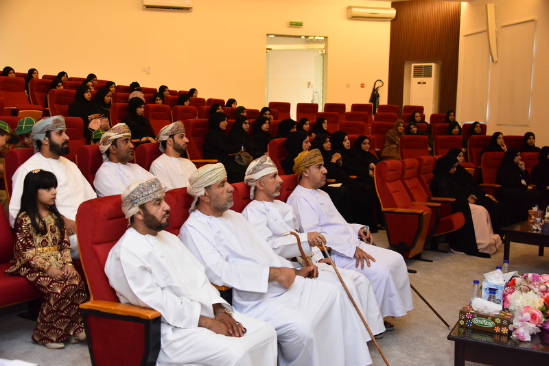 مجلس أولياء الأمور بمدرسة خضراء عبري ينظم ملتقى الأسرة والمدرسة صناع التعليم 